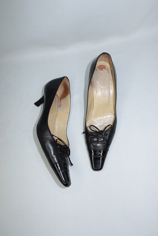 Chanel Vintage Décolleté Square Toed Black 41