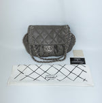 Chanel grey leather shoulder bag with wrap-around chain and quilted design