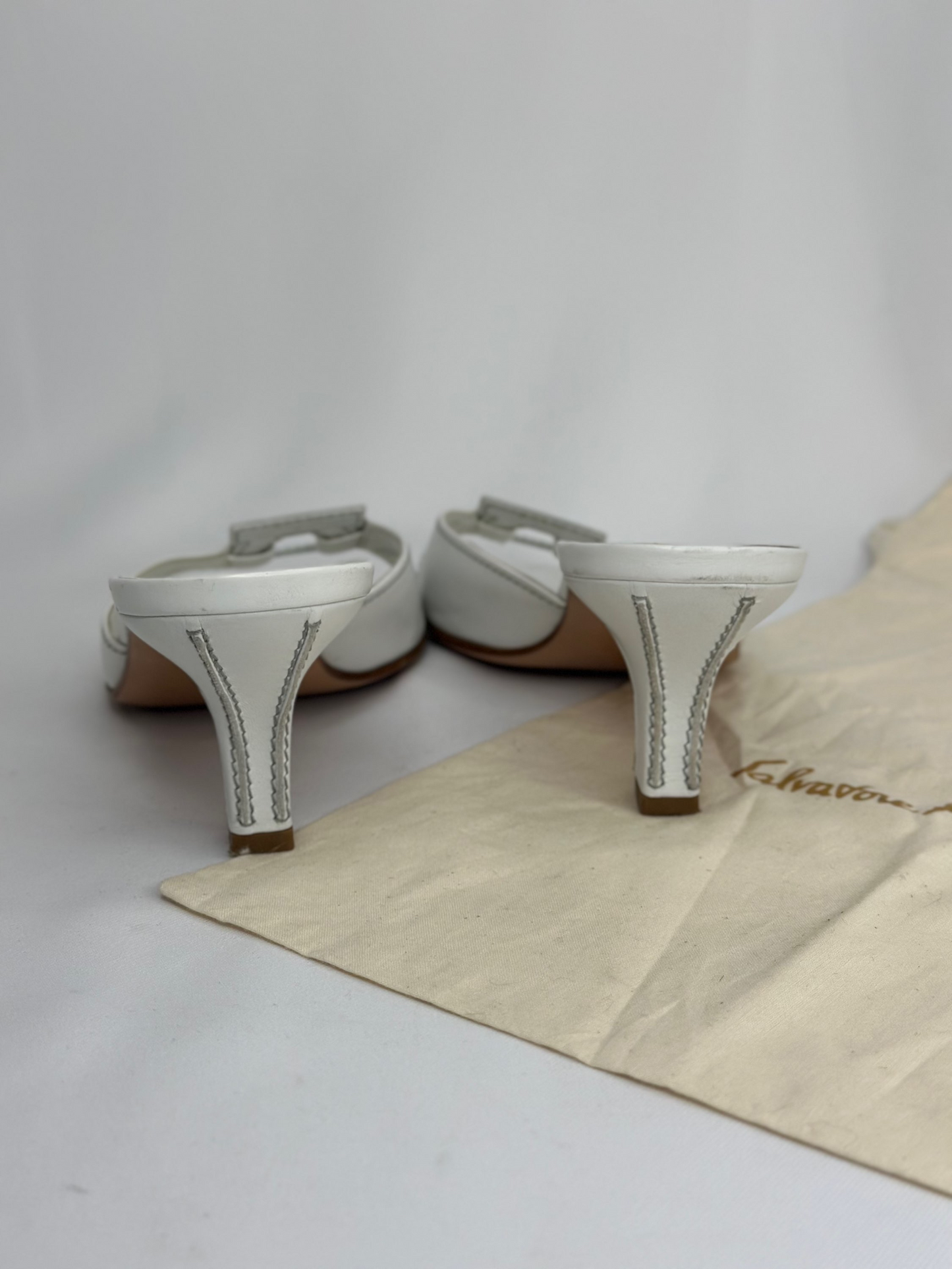 026. Ferragamo White Leather Mules 39