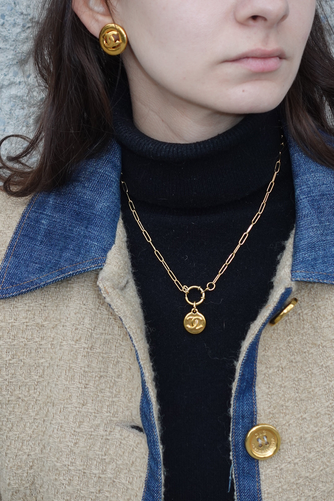 Collana con ciondolo vintage rielaborato color oro Chanel