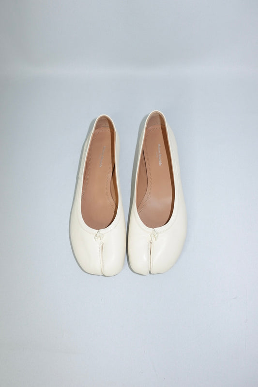 073-38. Margiela Tabi Ballet Flats Cream