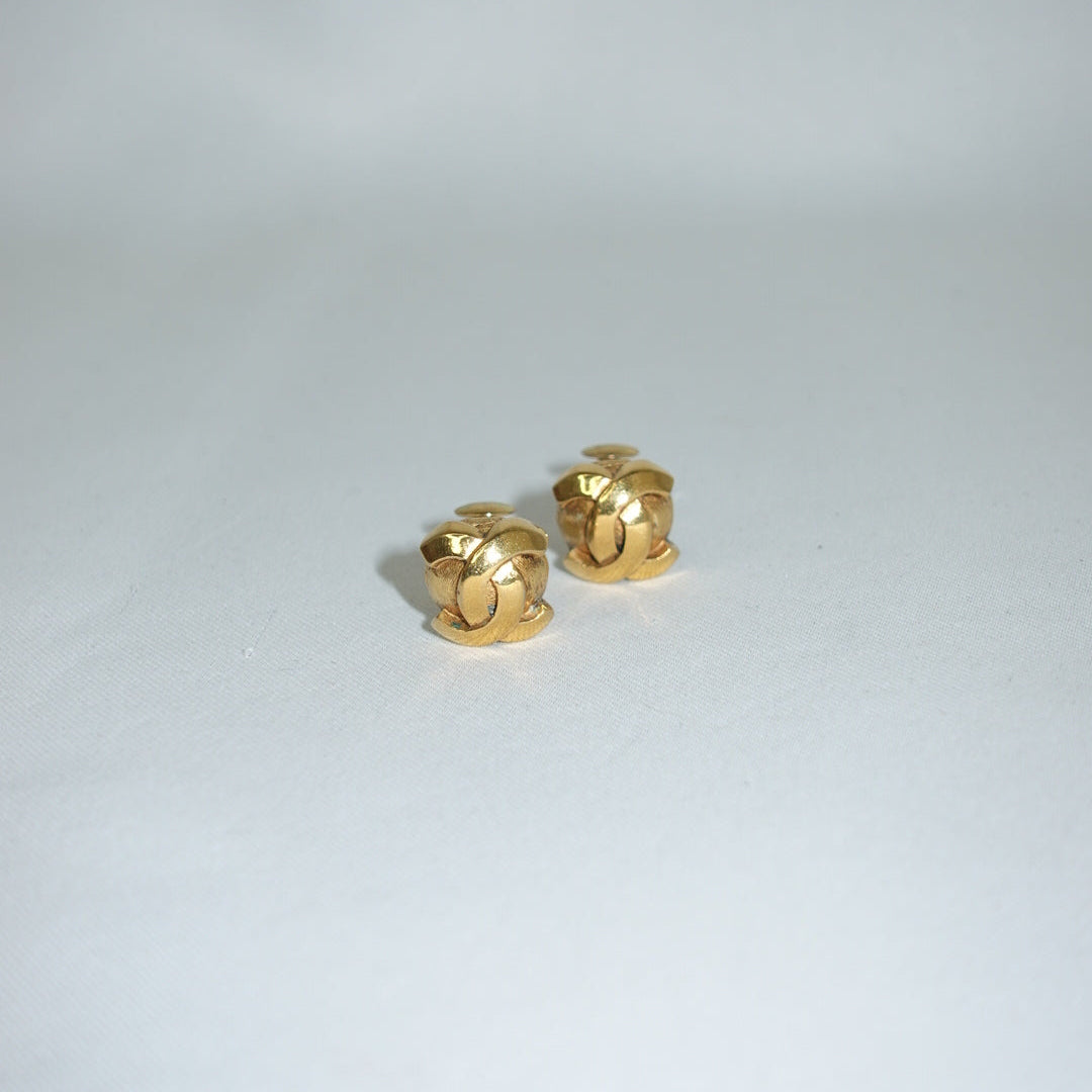 Orecchini vintage con clip e logo Chanel CC