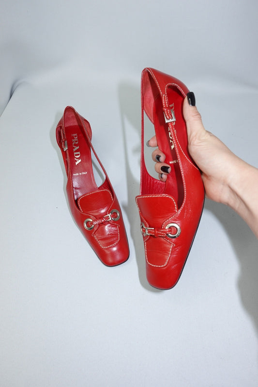 049. Prada Red Squared Toe Kitten Heels 36.5