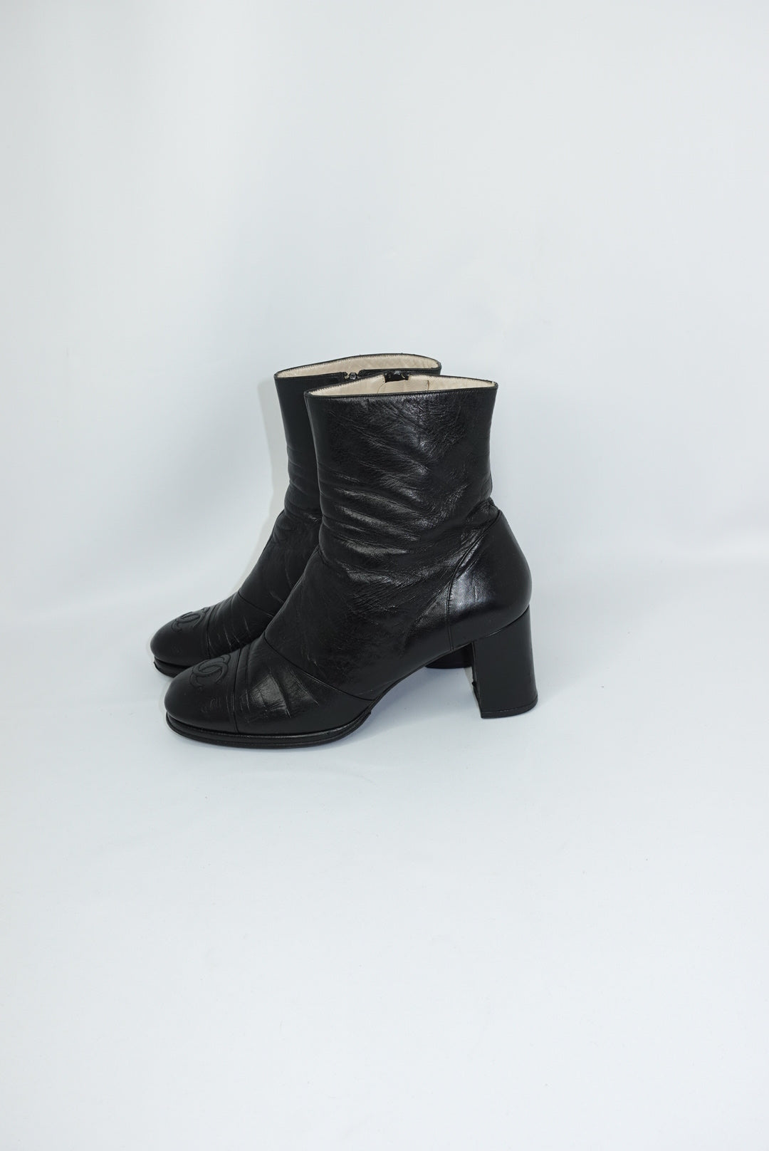 Chanel Vintage Shoes - Black Leather Ankle Boots 38.5 CC logo
