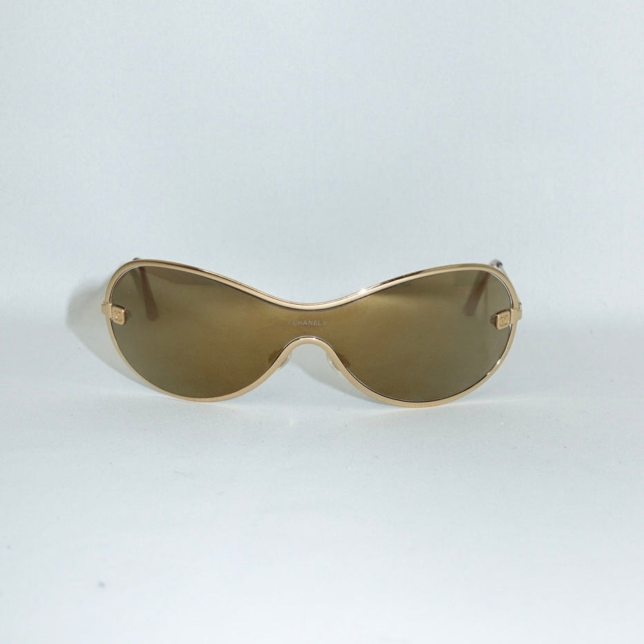 Occhiali da sole dorati Chanel