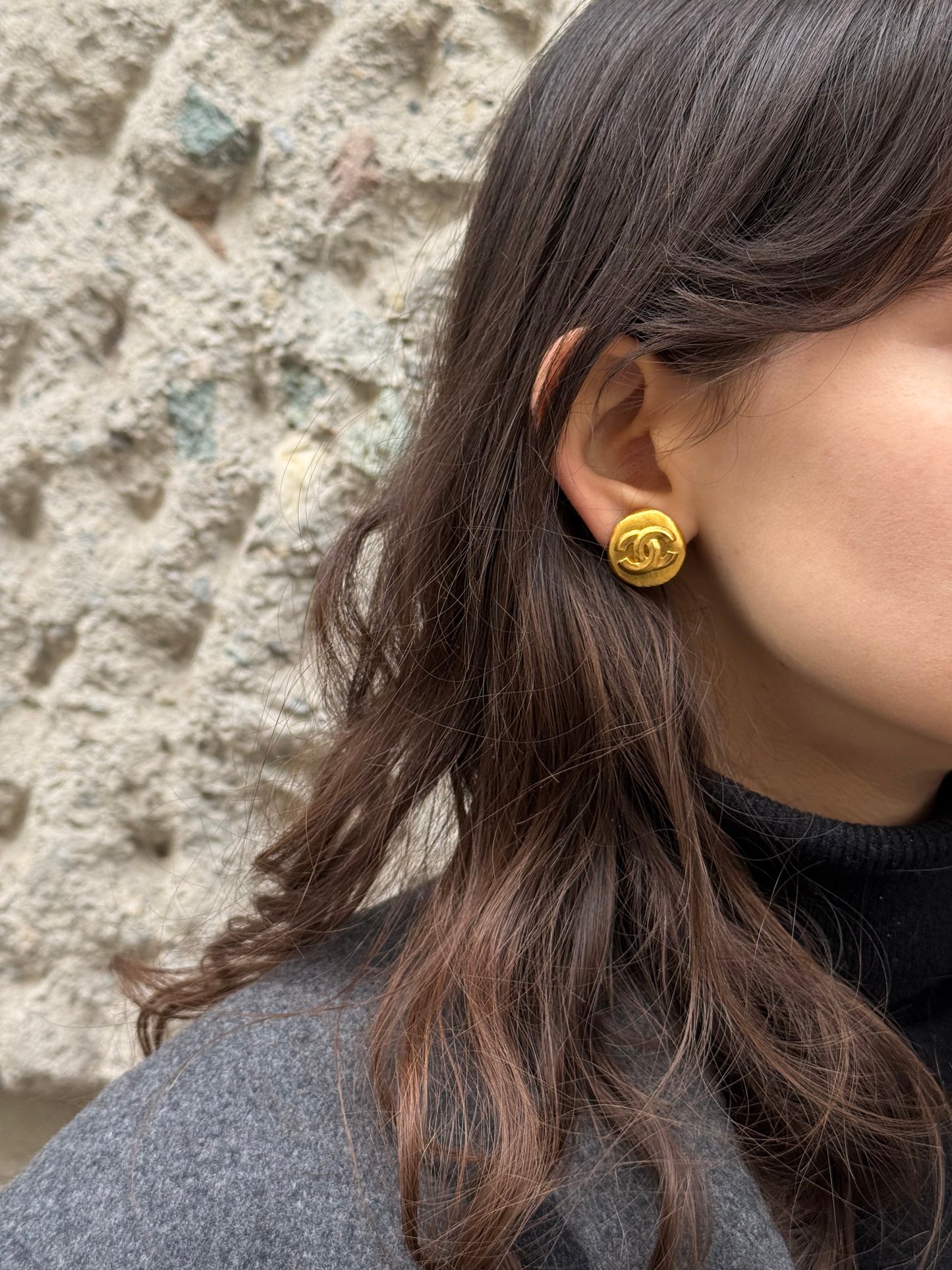 Orecchini vintage con clip e logo Chanel CC del 1996