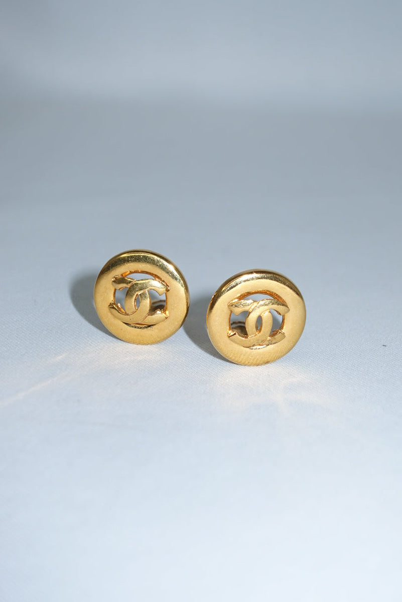 Chanel Vintage CC Logo Clip-On Earrings – 24k Gold Plated
