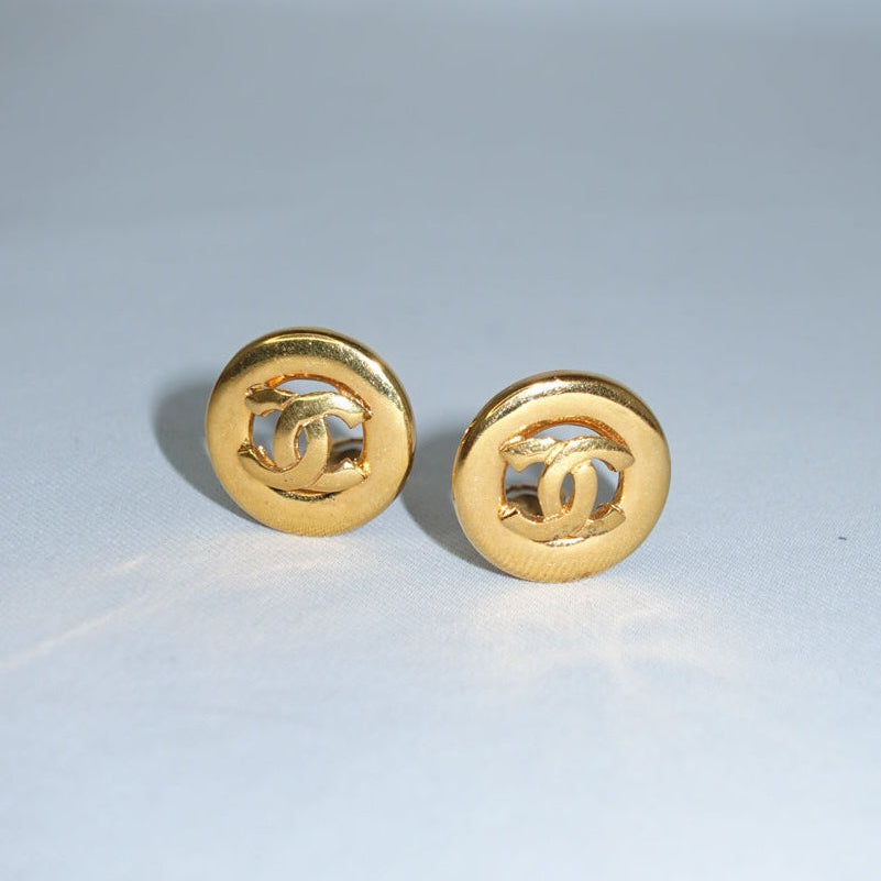 Chanel Vintage CC Logo Clip-On Earrings – 24k Gold Plated