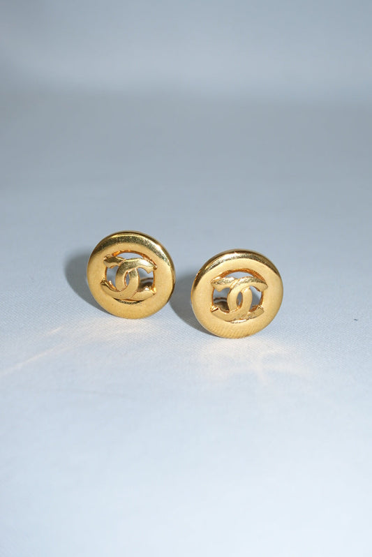 Chanel Vintage CC Logo Clip-On Earrings – 24k Gold Plated