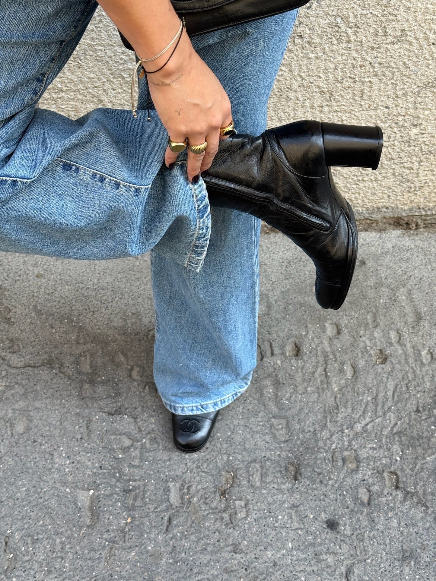 Chanel Vintage Shoes - Black Leather Ankle Boots 38.5 CC logo