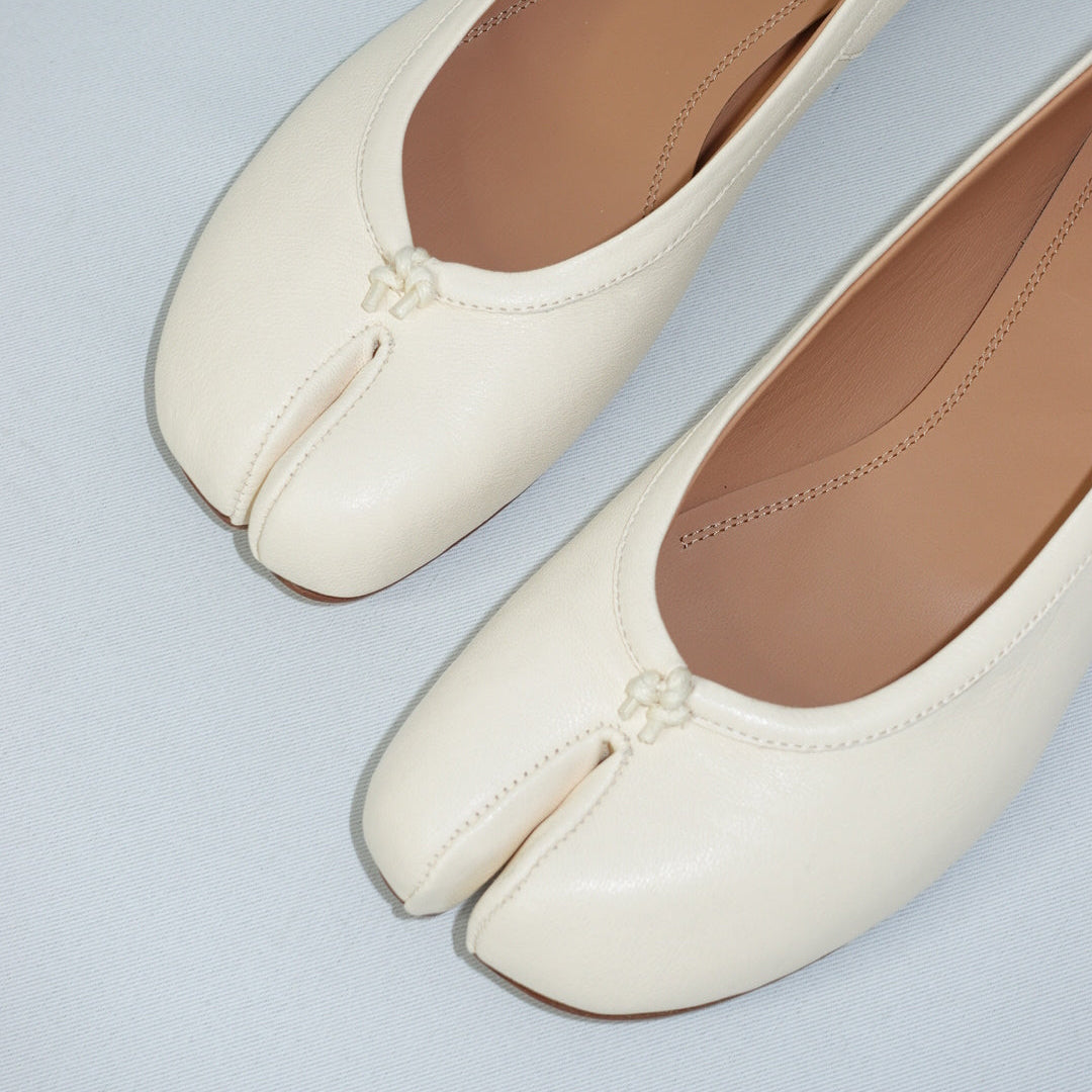 Maison Margiela Tabi Ballet Flats in Cream Leather