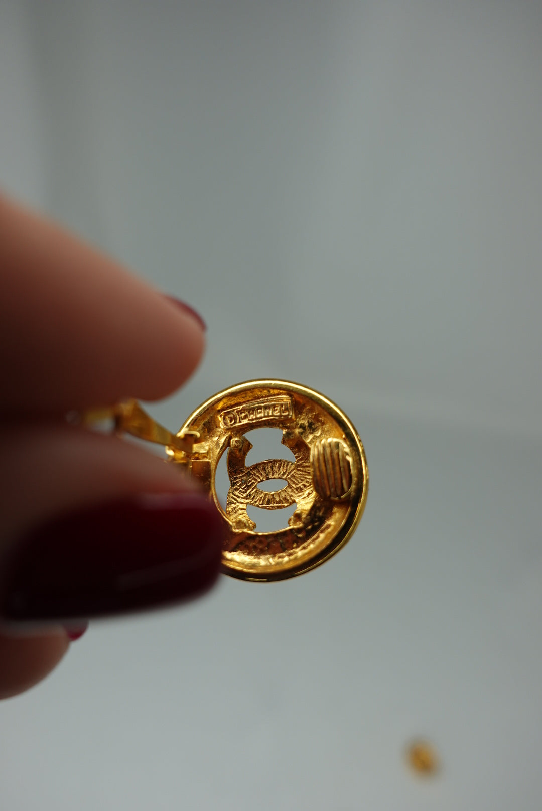 Orecchini vintage Chanel con clip e logo CC, placcati oro 24k