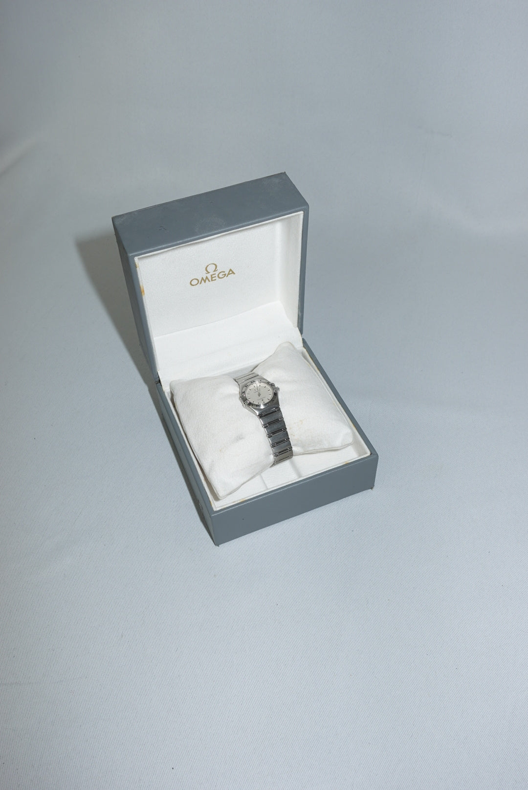 Front view of Omega Constellation Mini Quartz Silver Toned Vintage Watch with original dial and iconic bezel claws