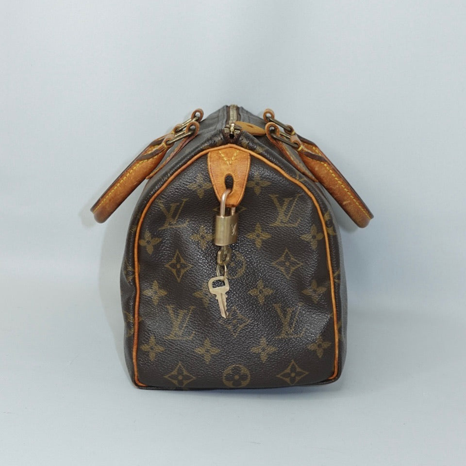 louis vuitton vintage speedy 25 monogram canvas bag side view